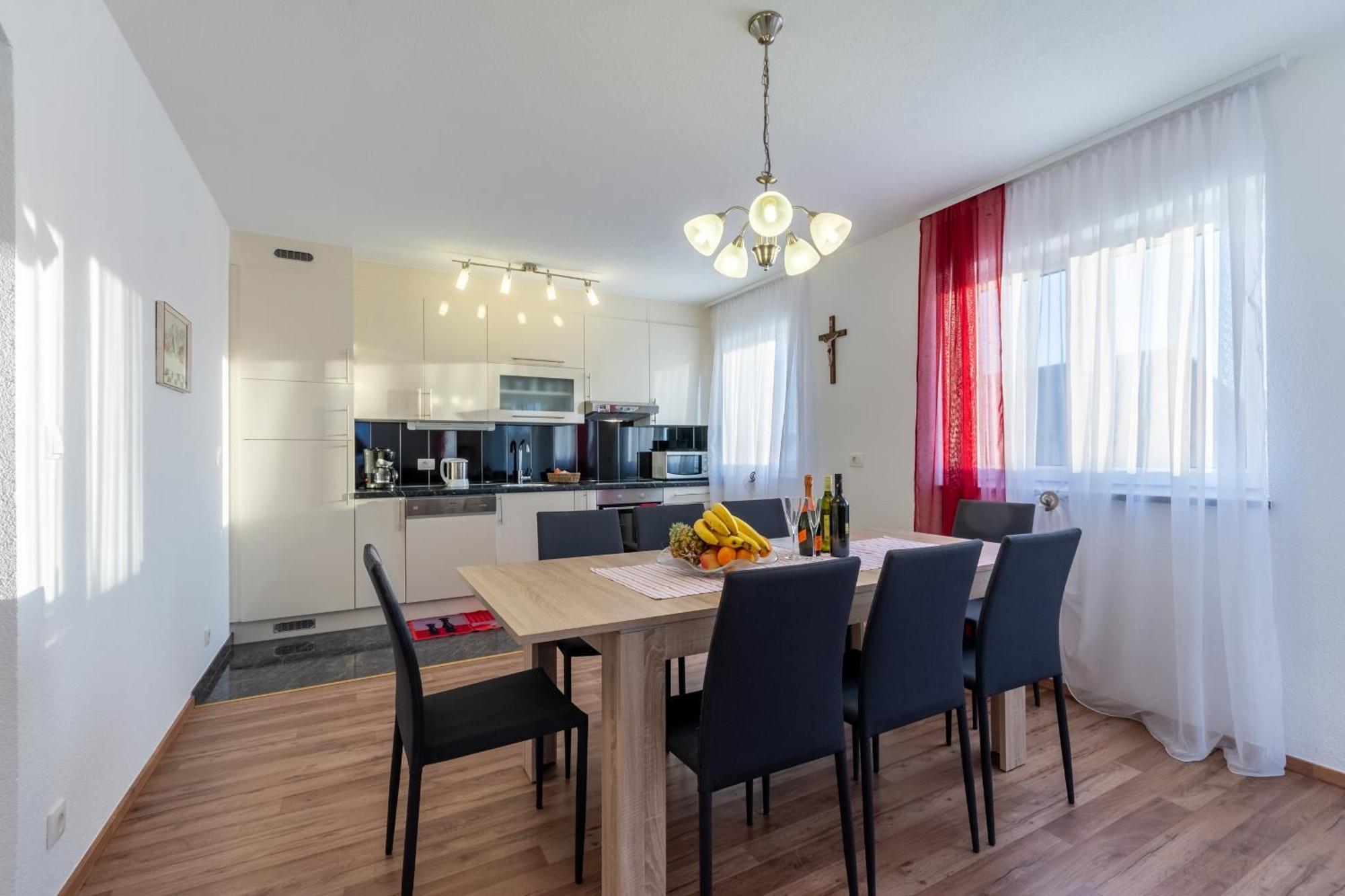 Family Friendly Apartments With A Swimming Pool Stanici, Omis - 18676 Habitación foto